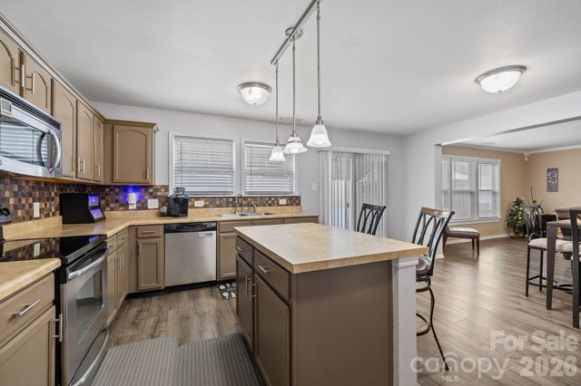 6127 Blue Ash Lane, Charlotte, NC 28215