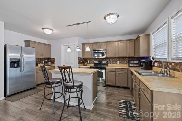 6127 Blue Ash Lane, Charlotte, NC 28215