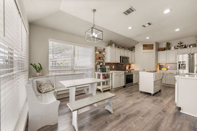 628 Poncho Lane, Fort Worth, TX 76052