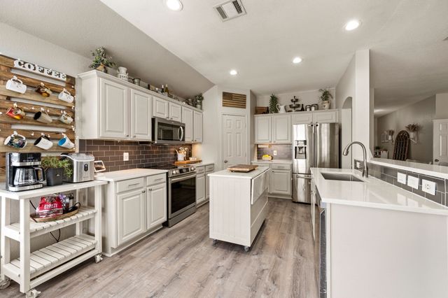 628 Poncho Lane, Fort Worth, TX 76052