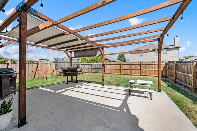 628 Poncho Lane, Fort Worth, TX 76052