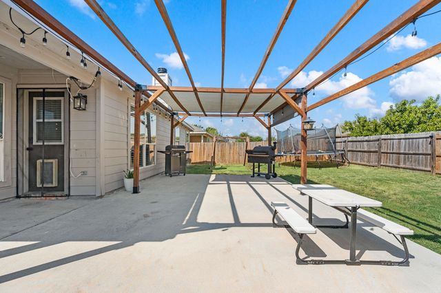628 Poncho Lane, Fort Worth, TX 76052