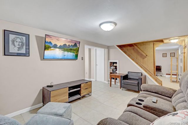 1233 12th Street, West Babylon, NY 11704
