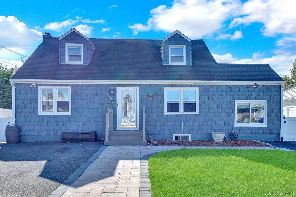 1233 12th Street, West Babylon, NY 11704