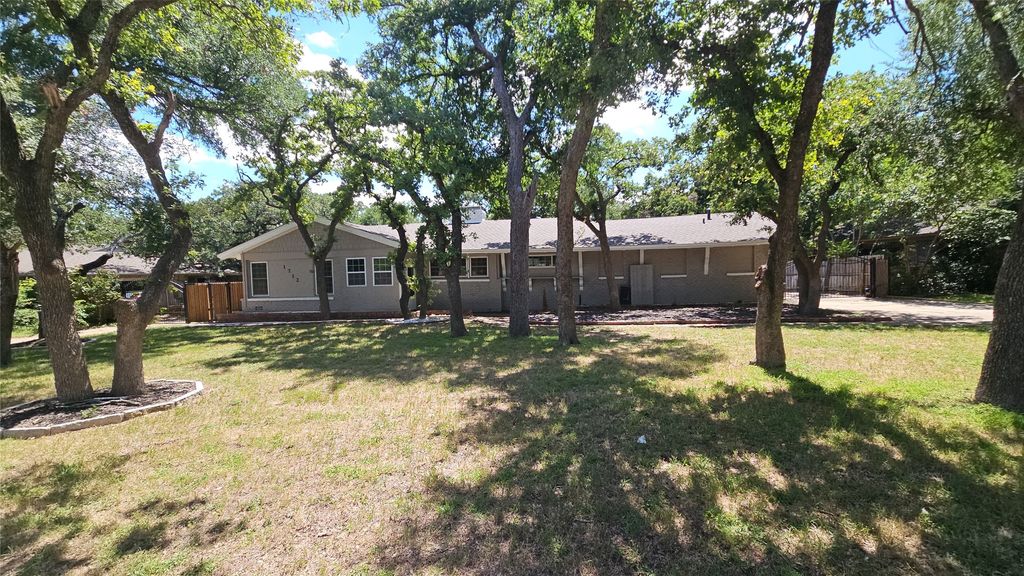 1712 Yolanda Drive, Fort Worth, TX 76112