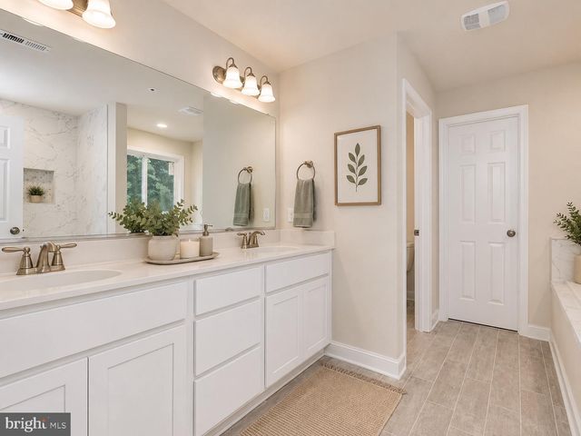 813 MOOREFIELD DR, Ruther Glen, VA 22546