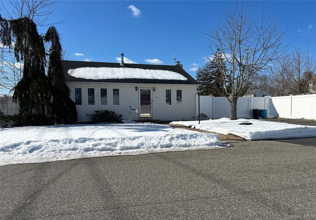 30 Jenkins Avenue, North Babylon, NY 11703