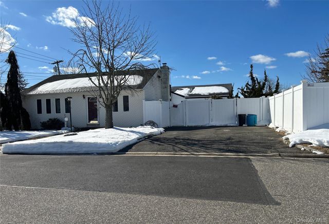 30 Jenkins Avenue, North Babylon, NY 11703