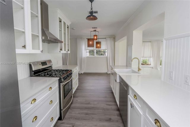 8035 SW 63rd Pl, South Miami, FL 33143