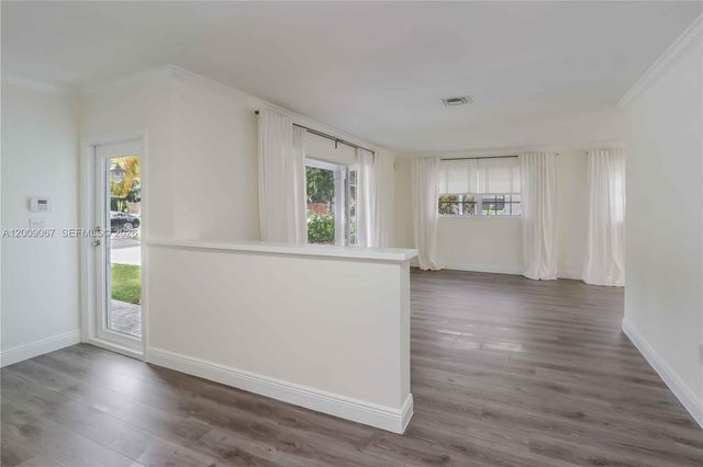 8035 SW 63rd Pl, South Miami, FL 33143