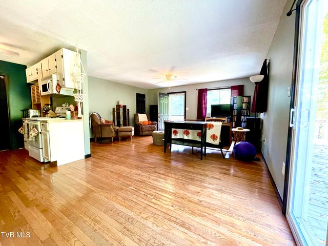 6090 Shaffertown Road, Bristol, VA 24202
