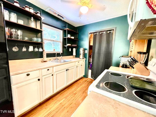6090 Shaffertown Road, Bristol, VA 24202