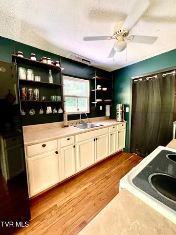 6090 Shaffertown Road, Bristol, VA 24202
