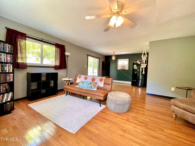 6090 Shaffertown Road, Bristol, VA 24202