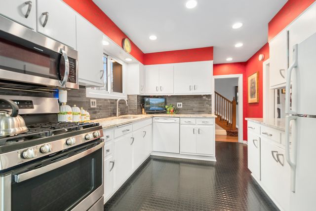 10024 S Leavitt Street, Chicago, IL 60643