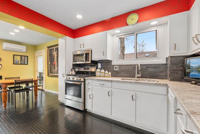 10024 S Leavitt Street, Chicago, IL 60643