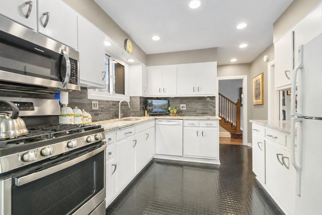 10024 S Leavitt Street, Chicago, IL 60643