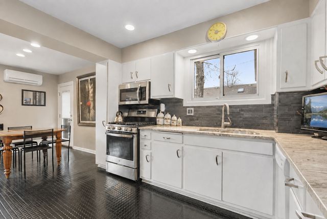 10024 S Leavitt Street, Chicago, IL 60643