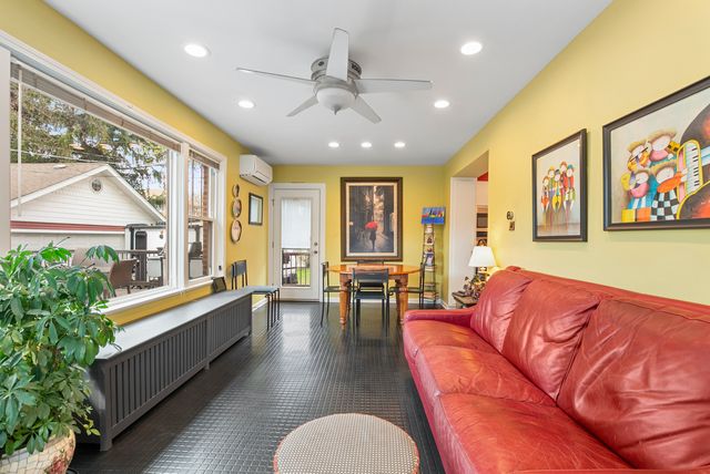 10024 S Leavitt Street, Chicago, IL 60643