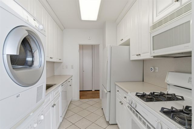 27110 Grand Central Parkway 26A, Floral Park, NY 11005