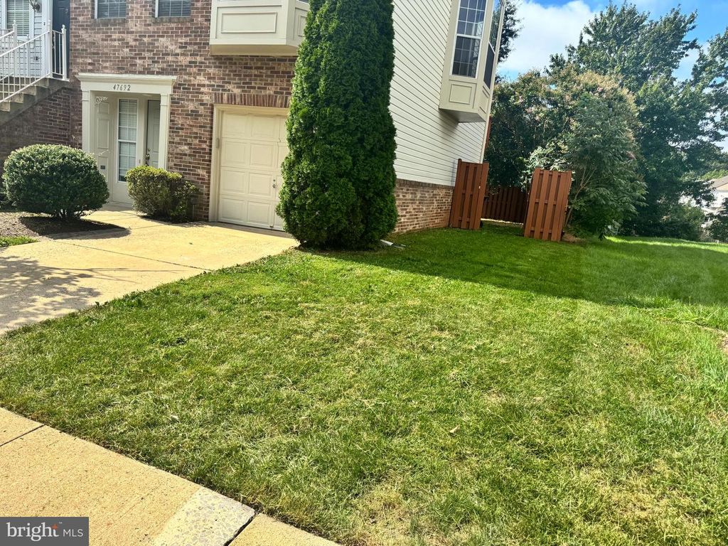 47692 SANDBANK SQ, Sterling, VA 20165