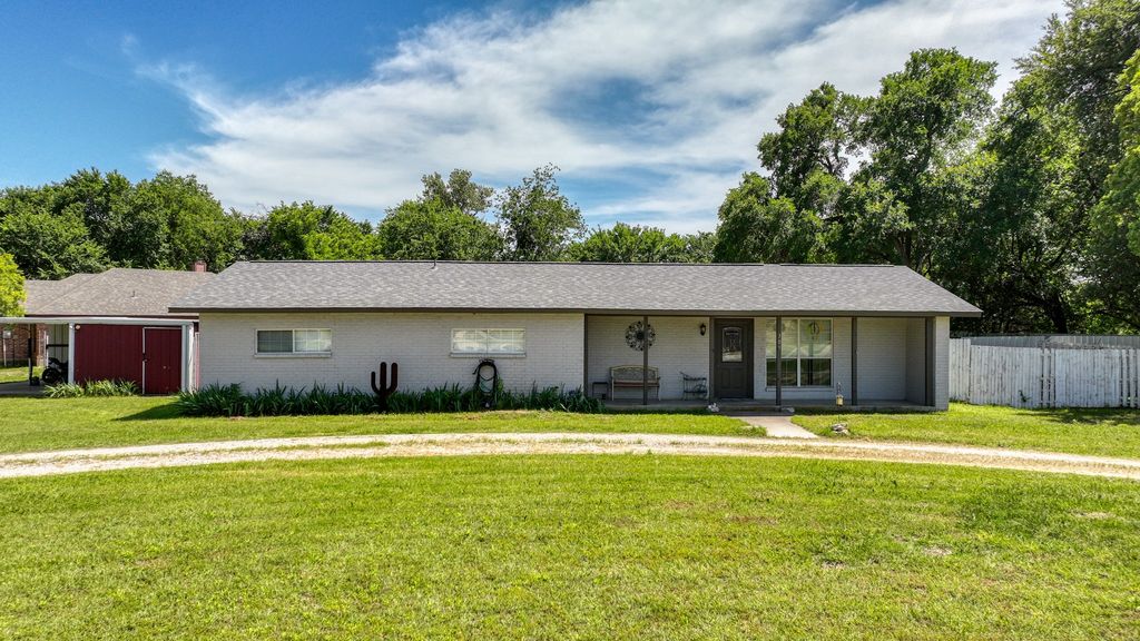 301 S Spring Branch Trail, Springtown, TX 76082