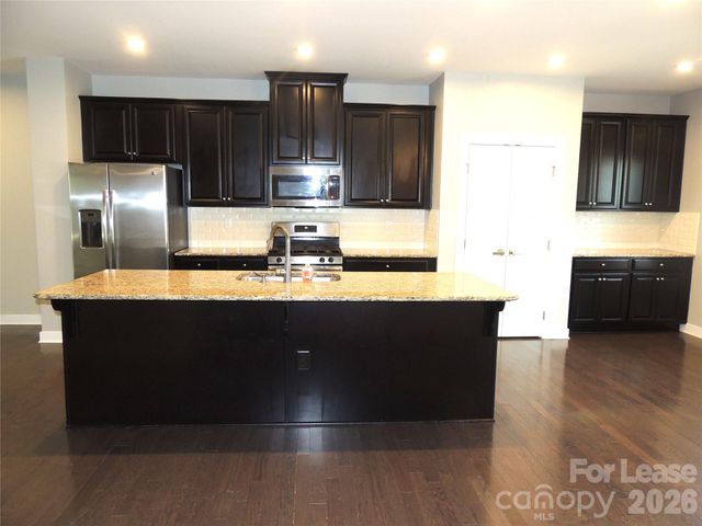 1912 Catkin Lane, Charlotte, NC 28205