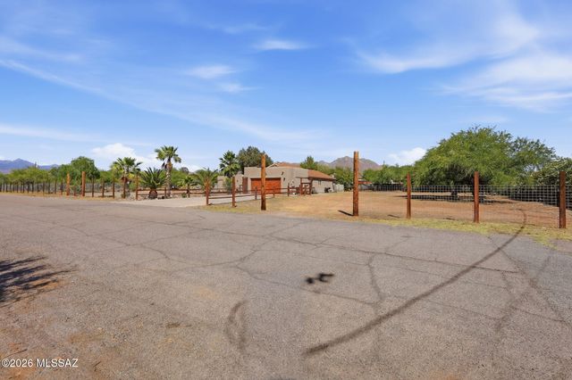 91 Circulo Cortez, Rio Rico, AZ 85648