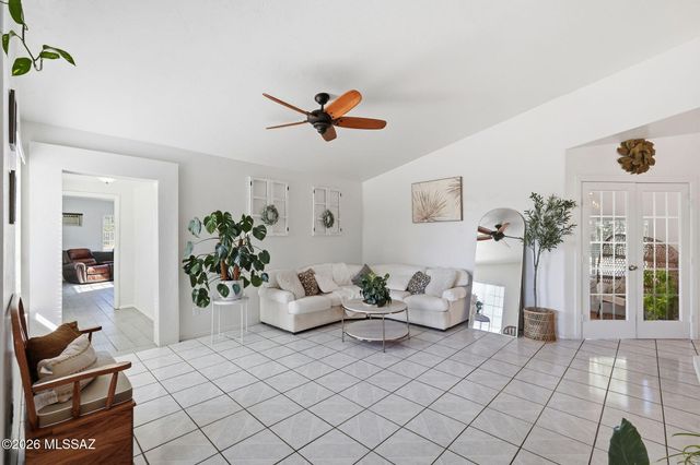 91 Circulo Cortez, Rio Rico, AZ 85648