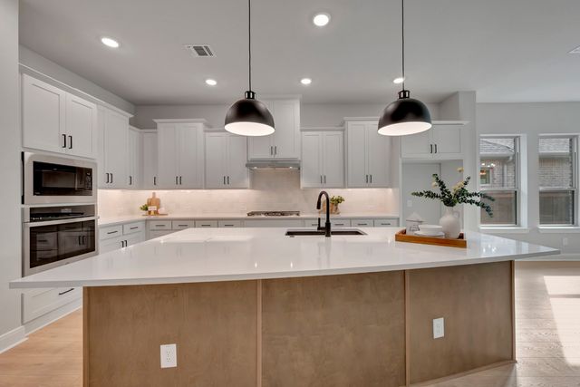 2076 Spotted Fawn Drive, Arlington, TX 76005