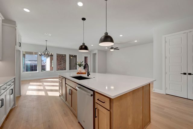 2076 Spotted Fawn Drive, Arlington, TX 76005