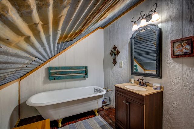 429 County Road 4736, Cumby, TX 75433