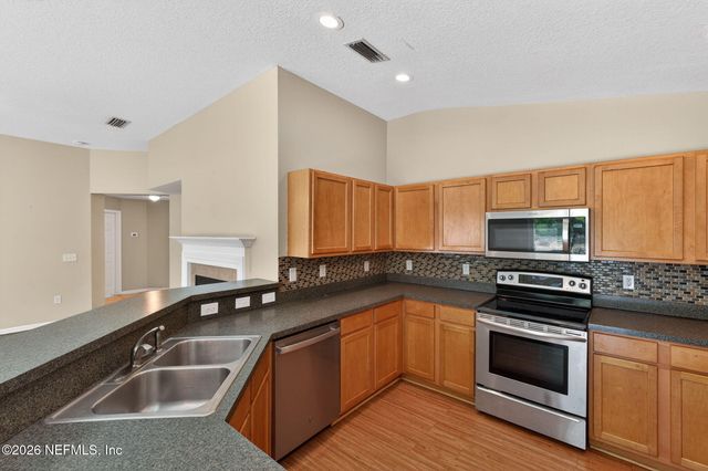 2438 TYSON LAKE Drive, Jacksonville, FL 32221