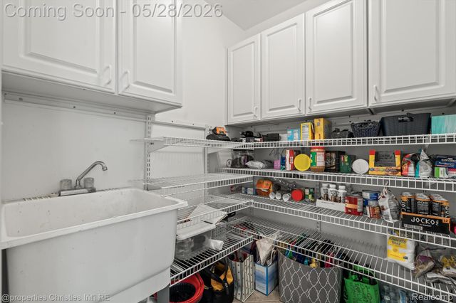 4709 Greenview Court, Commerce Charter Township, MI 48382