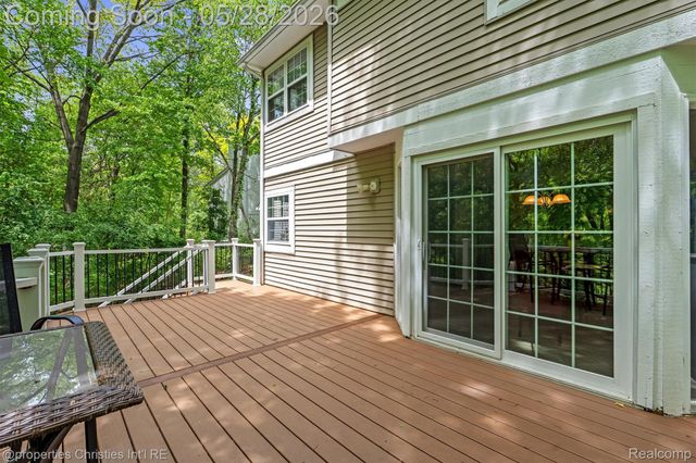 4709 Greenview Court, Commerce Charter Township, MI 48382