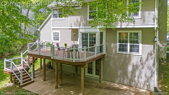 4709 Greenview Court, Commerce Charter Township, MI 48382