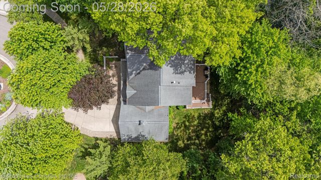 4709 Greenview Court, Commerce Charter Township, MI 48382