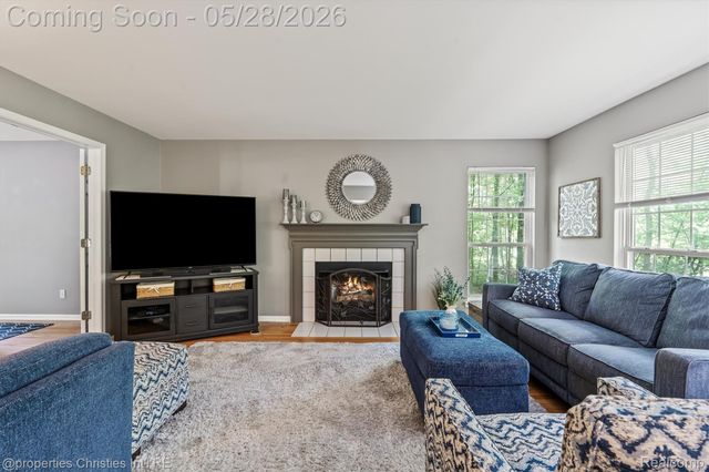 4709 Greenview Court, Commerce Charter Township, MI 48382