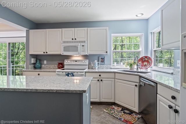 4709 Greenview Court, Commerce Charter Township, MI 48382