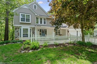4709 Greenview Court, Commerce Charter Township, MI 48382