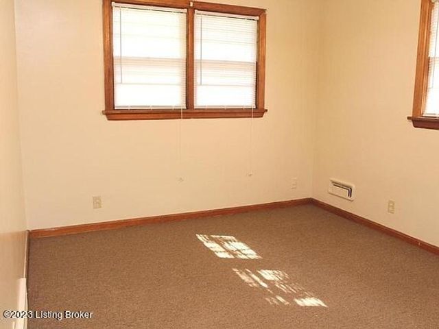 3100 Altus Dr, Louisville, KY 40216