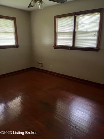 3100 Altus Dr, Louisville, KY 40216