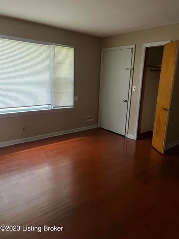 3100 Altus Dr, Louisville, KY 40216