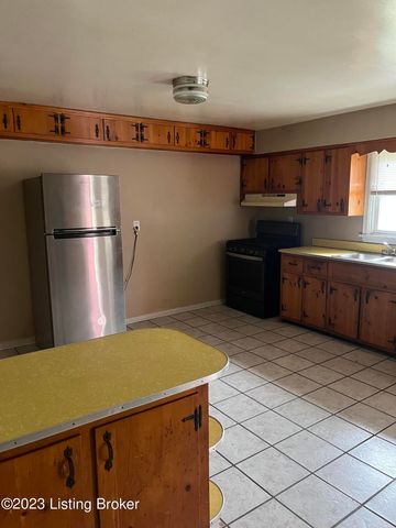 3100 Altus Dr, Louisville, KY 40216