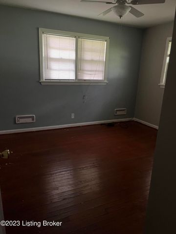 3100 Altus Dr, Louisville, KY 40216