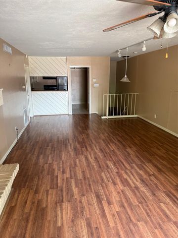 3402 Timmons Lane 8, Houston, TX 77027
