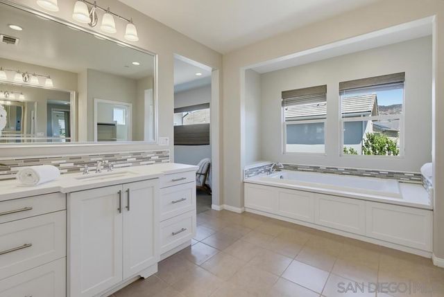21840 Deer Grass Drive, Escondido, CA 92029