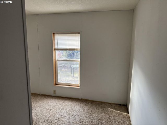 612 N CASCADE Dr 25, Woodburn, OR 97071