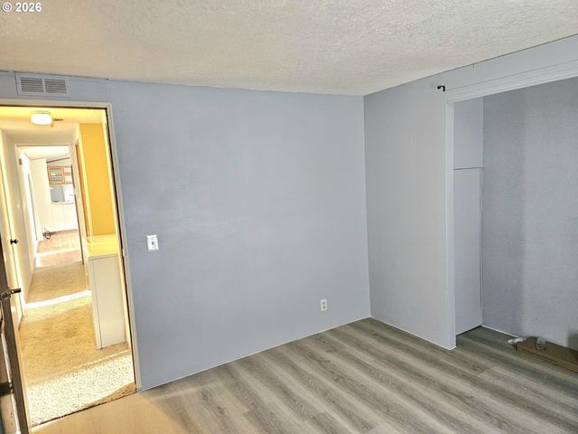 612 N CASCADE Dr 25, Woodburn, OR 97071