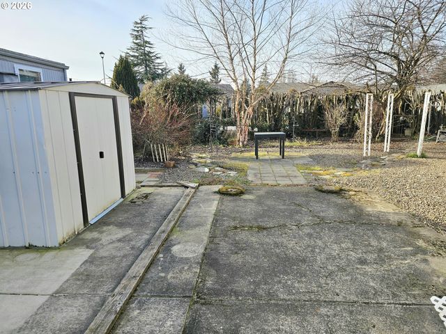 612 N CASCADE Dr 25, Woodburn, OR 97071